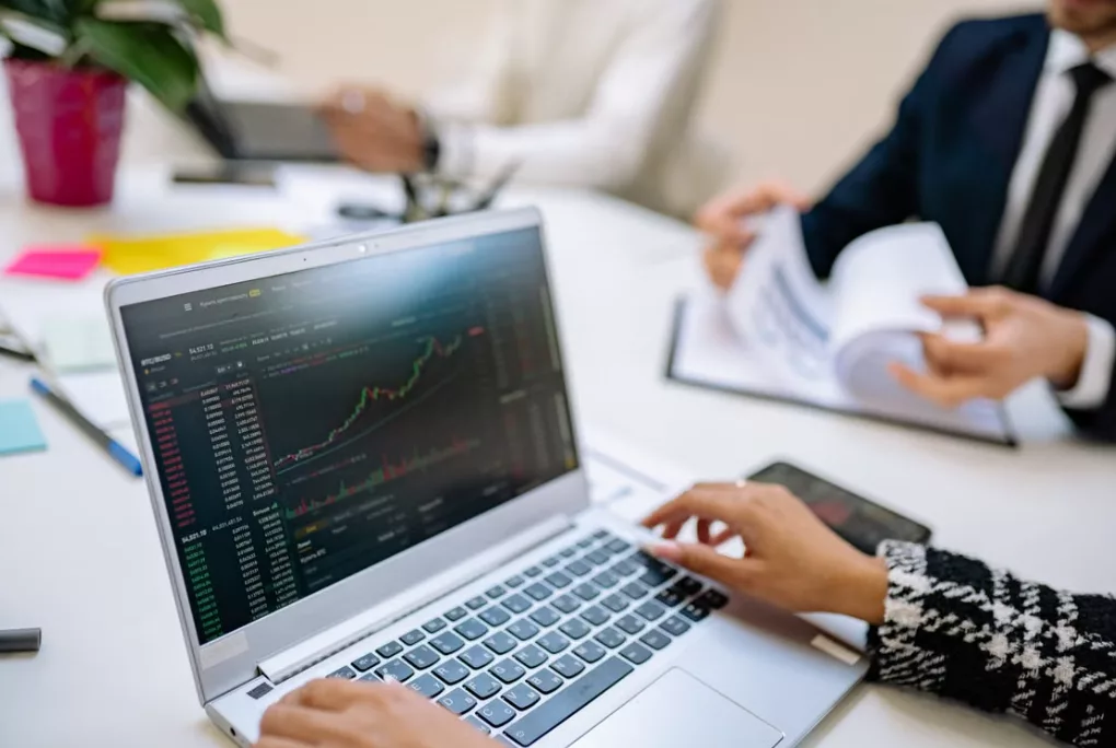 Les erreurs à éviter en trading lorsqu’on est salariée indépendante